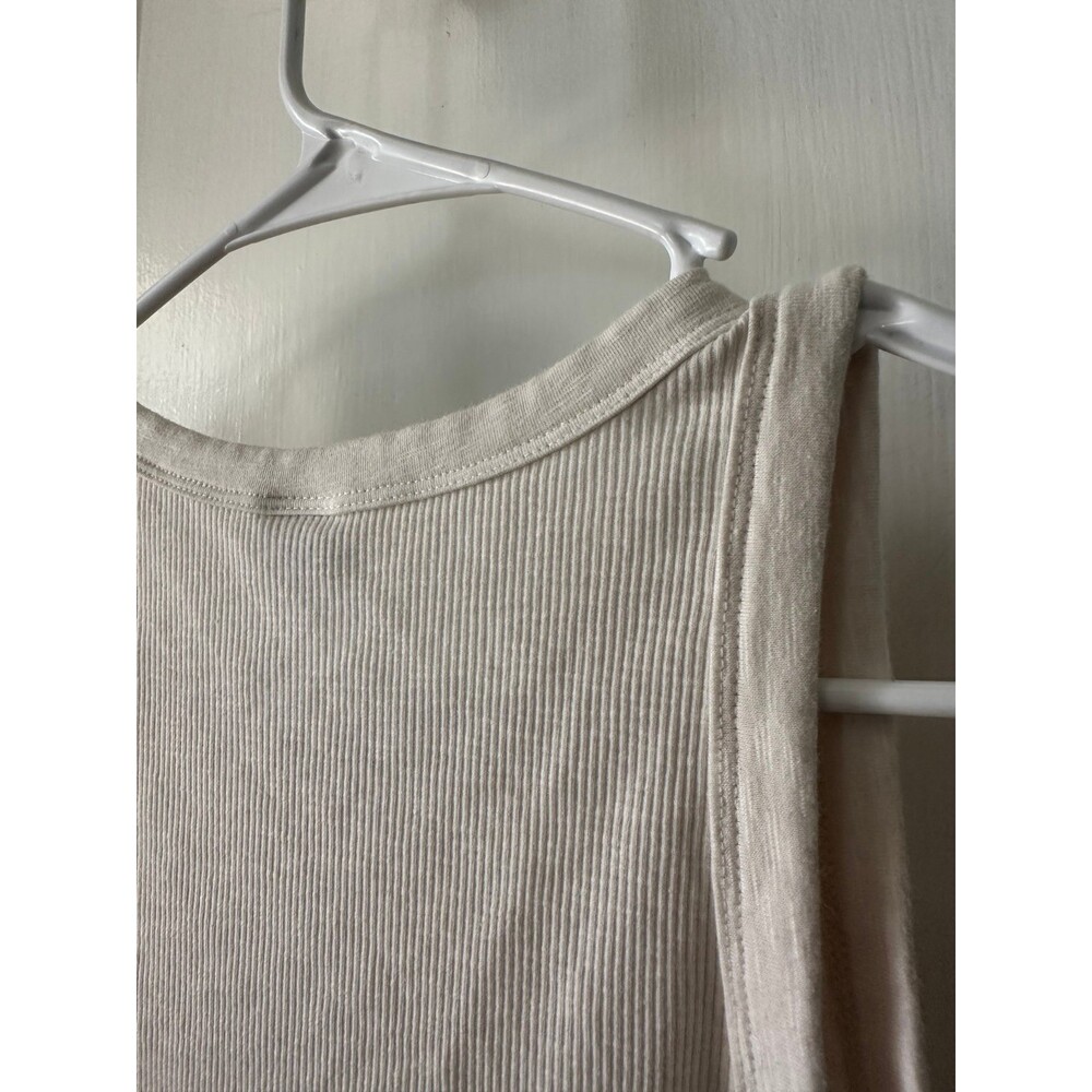 Old Navy Women’s size Large white tank top shirt - Picture 8 of 8